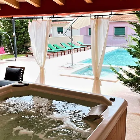 Вілла Oria Пула